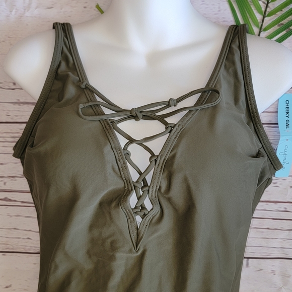 Cupshe Cheeky Gal One Piece Swimsuit - Picture 4 of 10